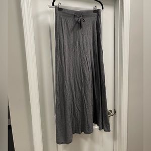 Women’s old navy maxi skirt grey size medium
